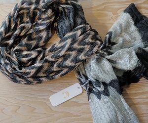 NWT charming Charlie scarf